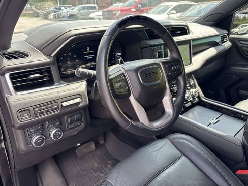 Used 2024 GMC Yukon Denali w/ Advanced Technology Package AWD/4WD image 17