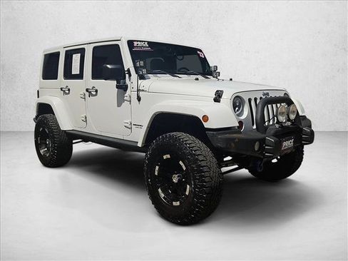 Used 2013 Jeep Wrangler Unlimited Sahara AWD/4WD image 3