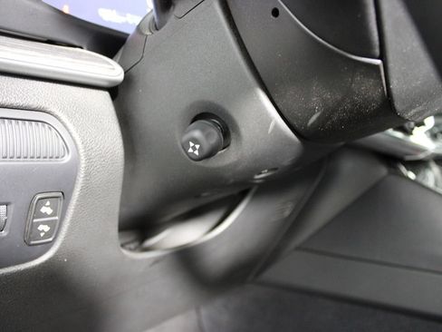 Used 2024 Jeep Wagoneer L Series II RWD image 19