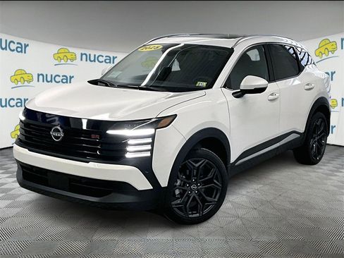 Used 2025 Nissan Kicks SR w/ SR Premium Package image 3