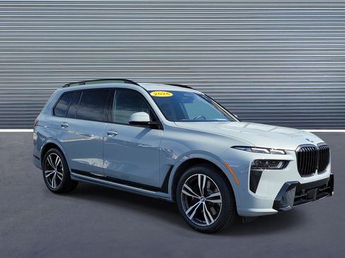 Used 2026 BMW X7 xDrive40i AWD/4WD image 2