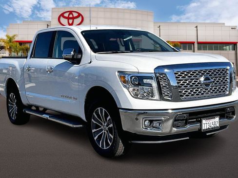 Used 2018 Nissan Titan SL image 1