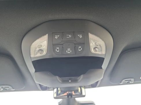 Used 2025 Chrysler Pacifica Limited FWD image 40