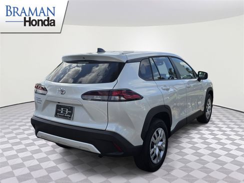 Used 2026 Toyota Corolla Cross L image 3