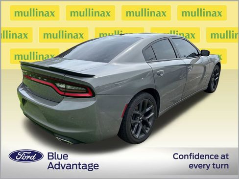 Used 2019 Dodge Charger SXT w/ Blacktop Package RWD image 2