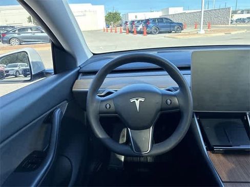 Used 2021 Tesla Model Y Long Range image 24
