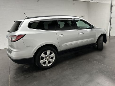 Used 2017 Chevrolet Traverse LT w/ Style and Technology Package FWD image 8