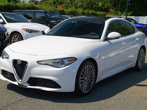 Used 2017 Alfa Romeo Giulia Ti w/ TI Lusso Package image 4