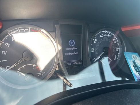 Used 2016 Toyota Tacoma TRD Sport image 4