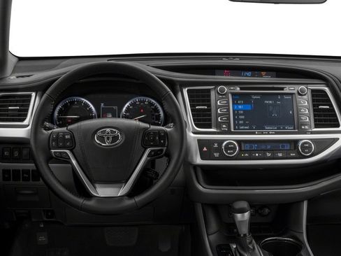 Used 2017 Toyota Highlander Limited AWD/4WD image 7
