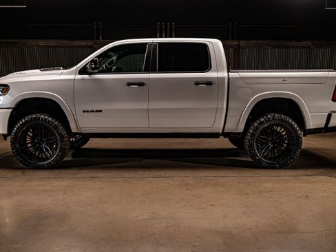 Used 2025 RAM 1500 Limited AWD/4WD image 4