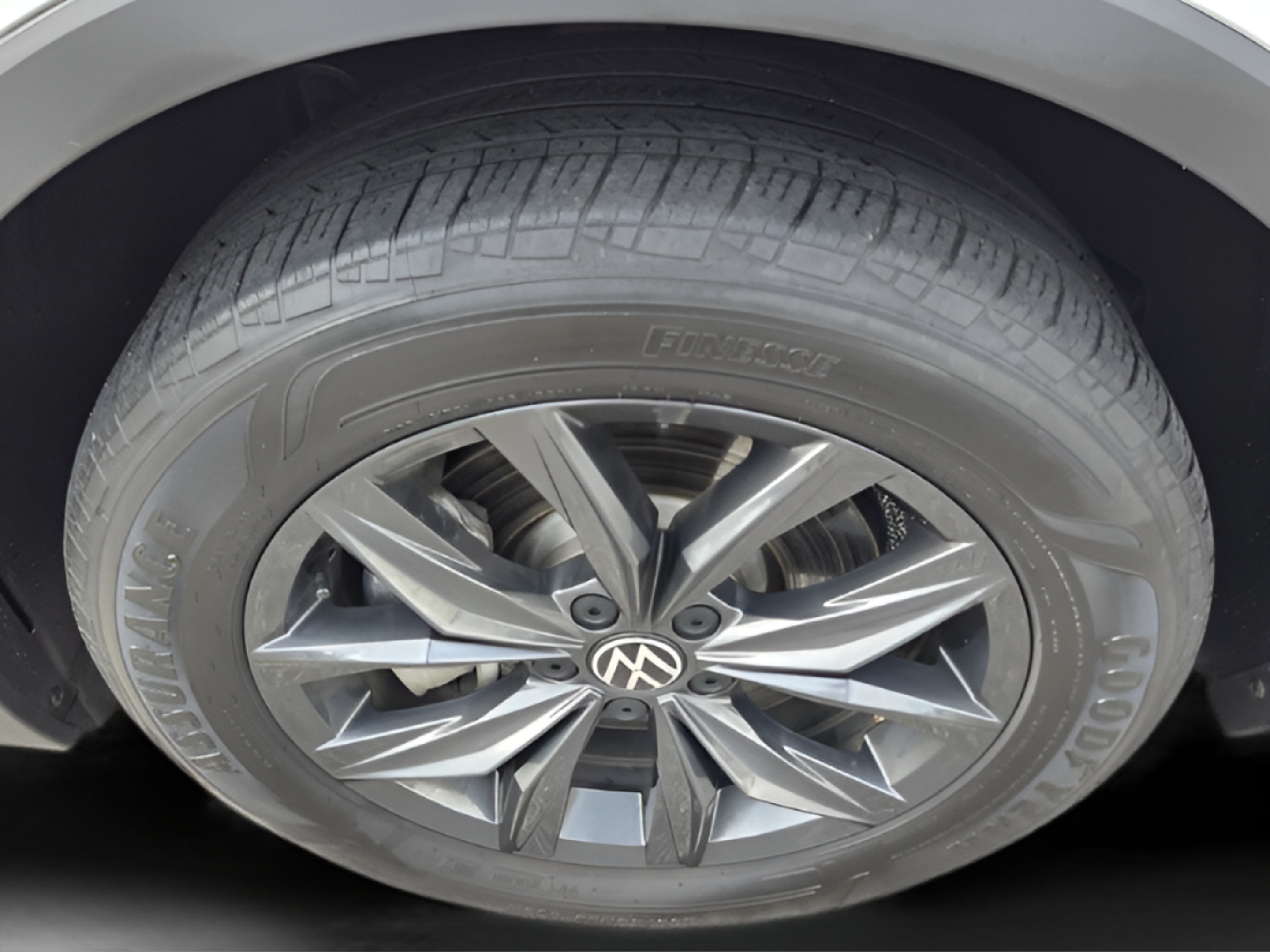 Used 2024 Volkswagen Tiguan SE AWD/4WD image 30