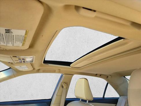 Used 2015 Toyota Camry XLE image 18