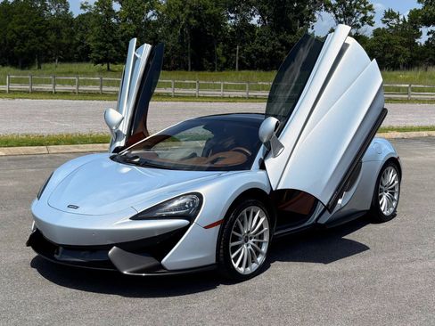 Used 2017 McLaren 570S RWD image 2
