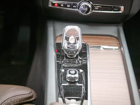 Certified 2024 Volvo V60 B5 Cross Country Ultimate image 30