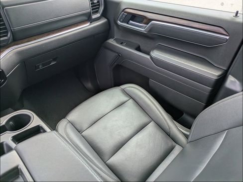 Used 2025 GMC Sierra 1500 SLT AWD/4WD image 18