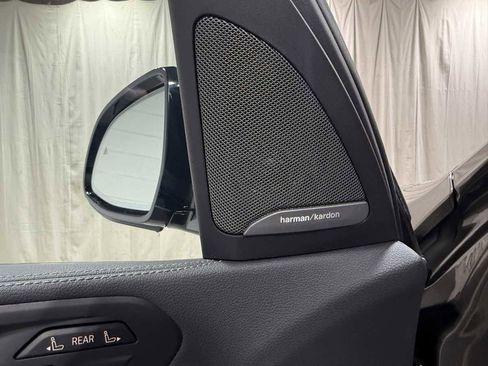 Used 2022 BMW X7 xDrive40i w/ Premium Package image 9