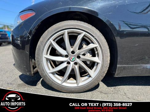 Used 2019 Alfa Romeo Giulia AWD image 37