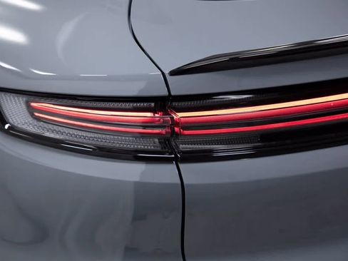 Certified 2025 Porsche Cayenne S AWD/4WD image 18
