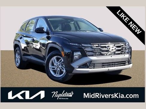 Used 2025 Hyundai Tucson SE image 1