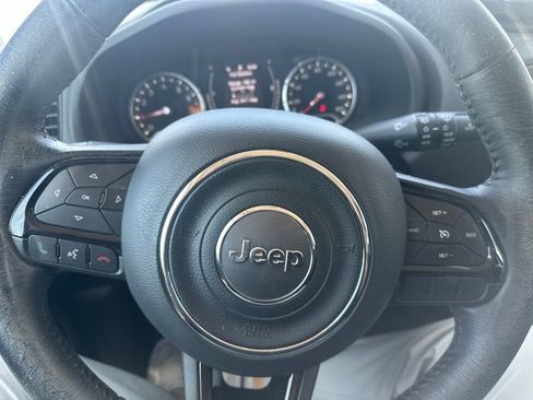 Used 2016 Jeep Renegade Latitude AWD/4WD image 11