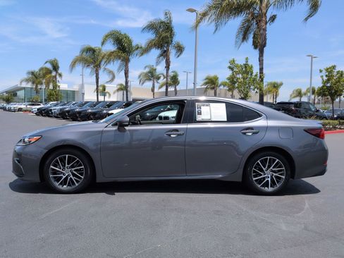Used 2017 Lexus ES 350 w/ Navigation System Package FWD image 7