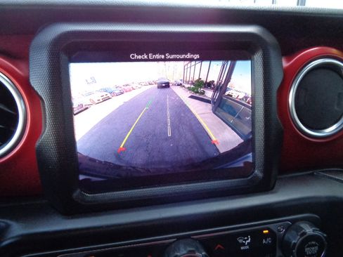 Used 2018 Jeep Wrangler Unlimited Rubicon image 15