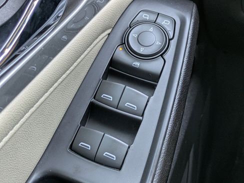 Used 2023 Chevrolet Traverse LS FWD image 19