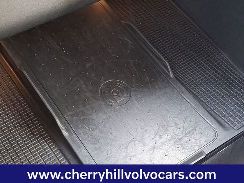 Certified 2025 Volvo XC40 B5 Plus image 24