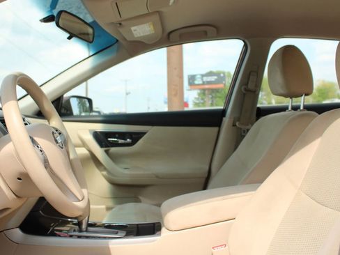 Used 2014 Nissan Altima 2.5 S w/ Display Audio Package FWD image 10