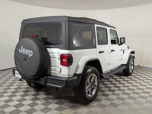 Used 2018 Jeep Wrangler Unlimited Sahara AWD/4WD image 3