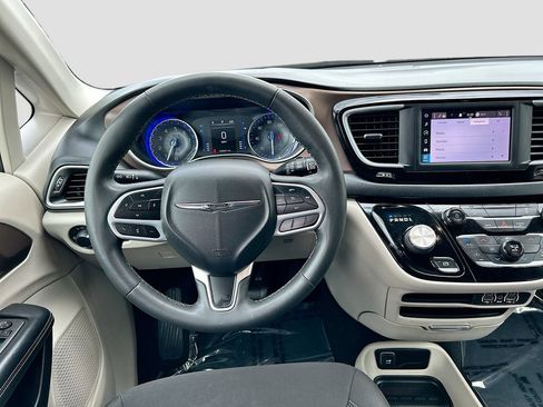 Used 2022 Chrysler Voyager LX FWD image 21