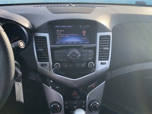 Used 2016 Chevrolet Cruze LT image 10