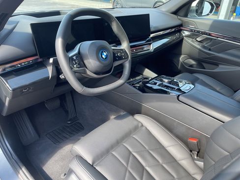 Used 2024 BMW i5 eDrive40i w/ Premium Package image 14