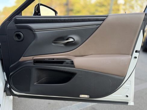 Used 2022 Lexus ES 350 w/ Premium Package image 36