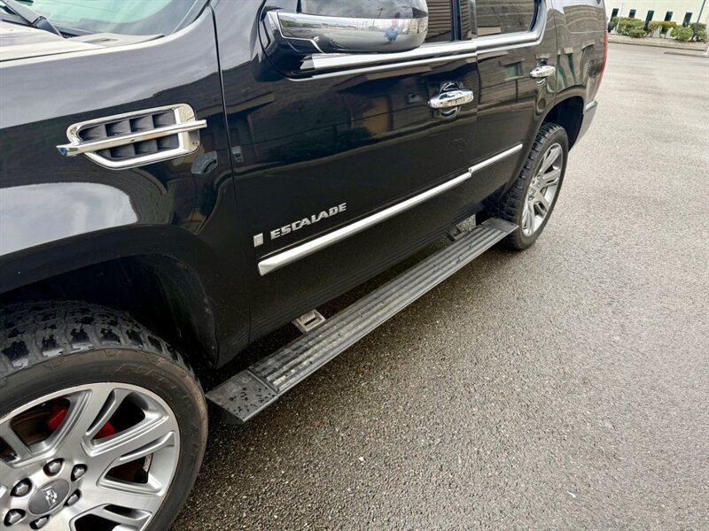 Used 2007 Cadillac Escalade AWD w/ Information Package image 14