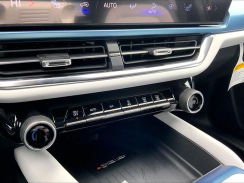 New 2026 Chevrolet Equinox EV LT FWD image 19