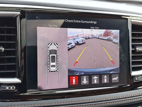 Used 2024 Chrysler Pacifica Pinnacle FWD image 18
