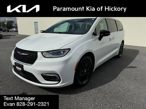 Used 2024 Chrysler Pacifica Touring-L image 26