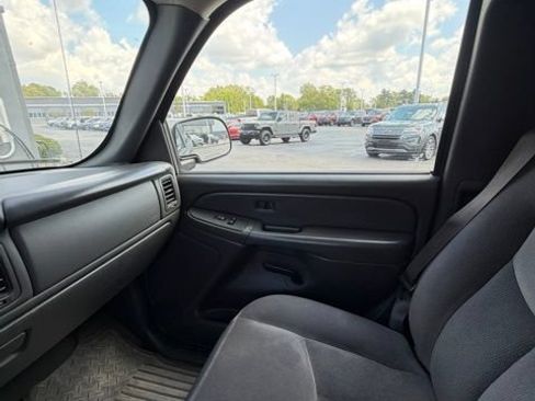 Used 2006 GMC Sierra 1500 SLE w/ Sierra Special Edition RWD image 9
