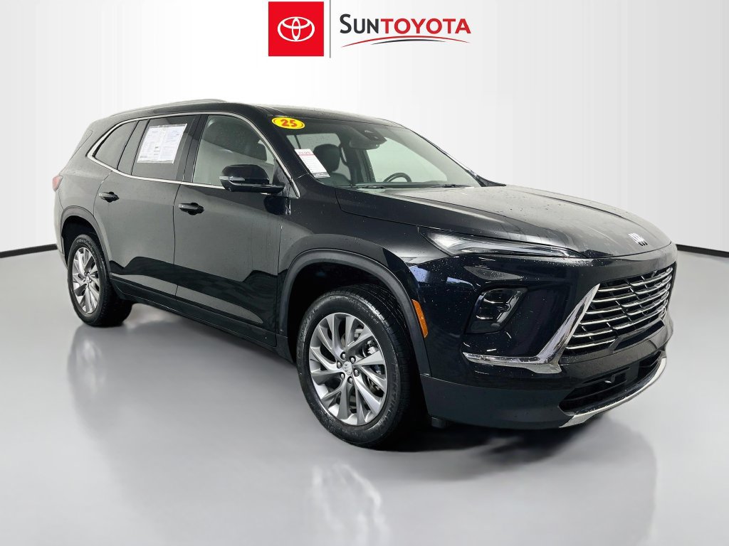 Used 2025 Buick Enclave Preferred FWD image 1