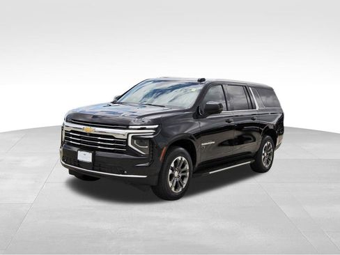 Used 2025 Chevrolet Suburban LT w/ Comfort Package RWD image 2