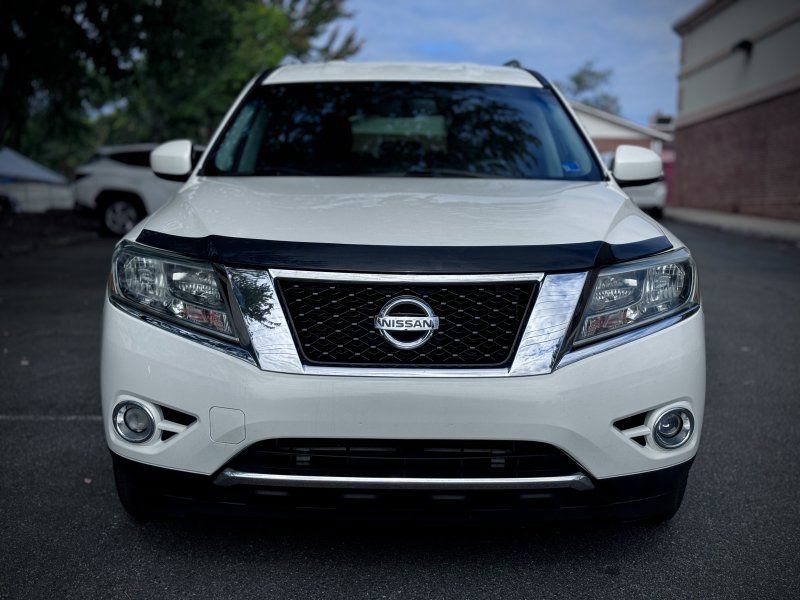 Used 2014 Nissan Pathfinder SL w/ SL Tech Package AWD/4WD image 2