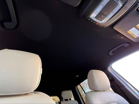 Used 2025 Mercedes-Benz GLB 250 4MATIC image 17