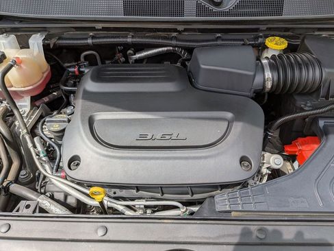 Used 2023 Chrysler Pacifica Touring-L FWD image 29