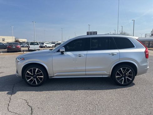 Used 2021 Volvo XC90 T6 Momentum w/ Climate Package image 2