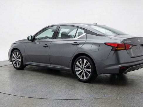 Used 2025 Nissan Altima 2.5 SV image 6