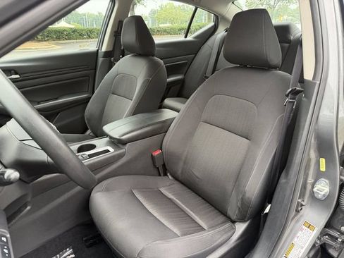 Used 2025 Nissan Altima 2.5 SV FWD image 2