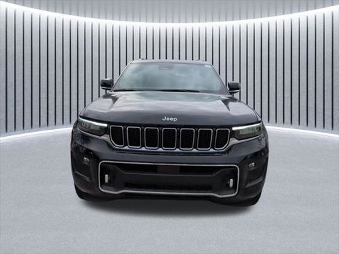 Certified 2024 Jeep Grand Cherokee Overland w/ Luxury Tech Group IV AWD/4WD image 18