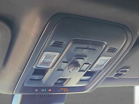 Used 2023 GMC Yukon SLT w/ SLT Premium Package image 36